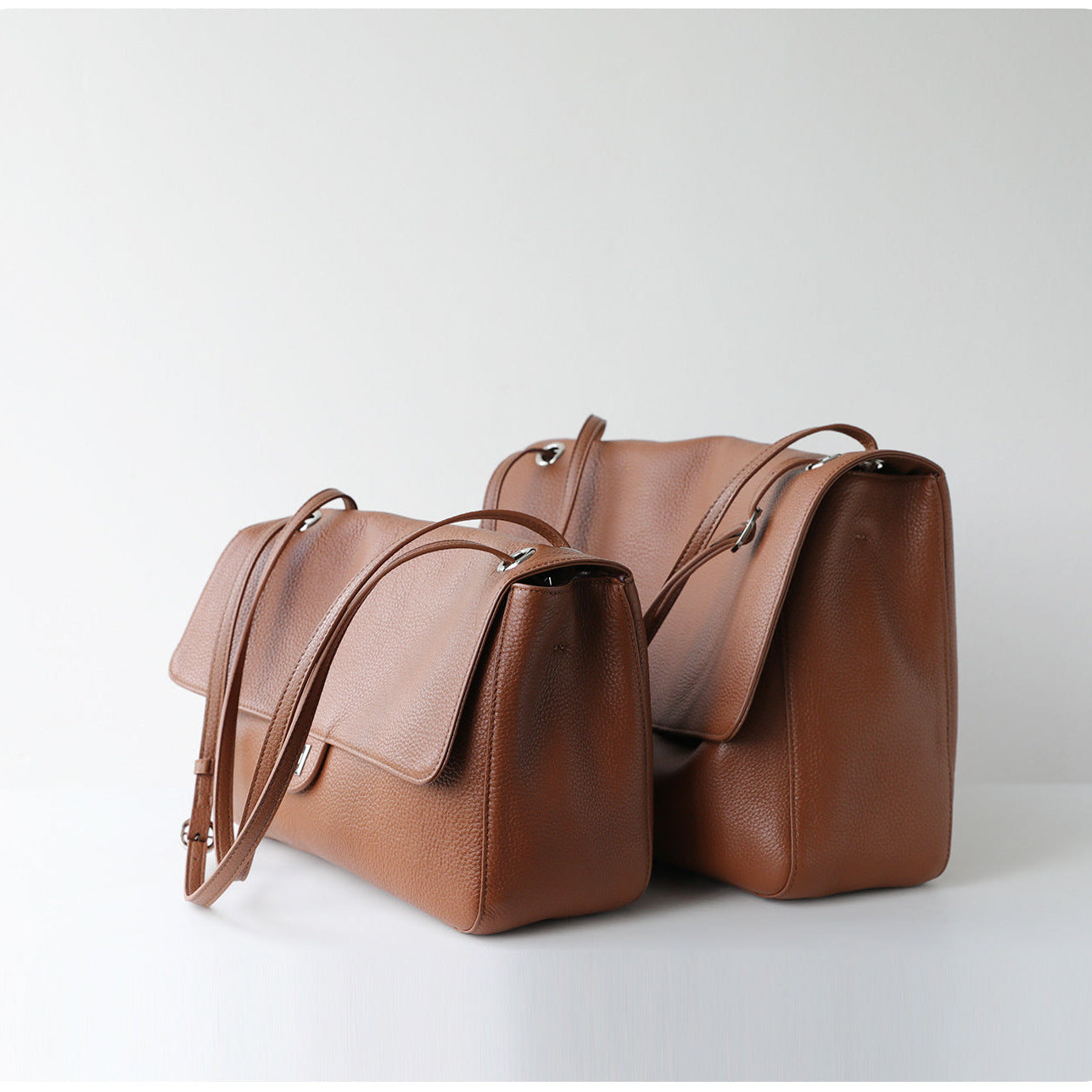 Minimalist Commuter Leather Shoulder Bag | Top Grain Cowhide Handbag with Twist-Lock Closure
