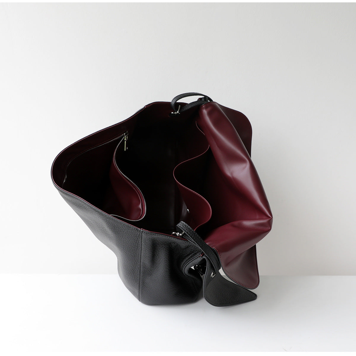 Minimalist Commuter Leather Shoulder Bag | Top Grain Cowhide Handbag with Twist-Lock Closure