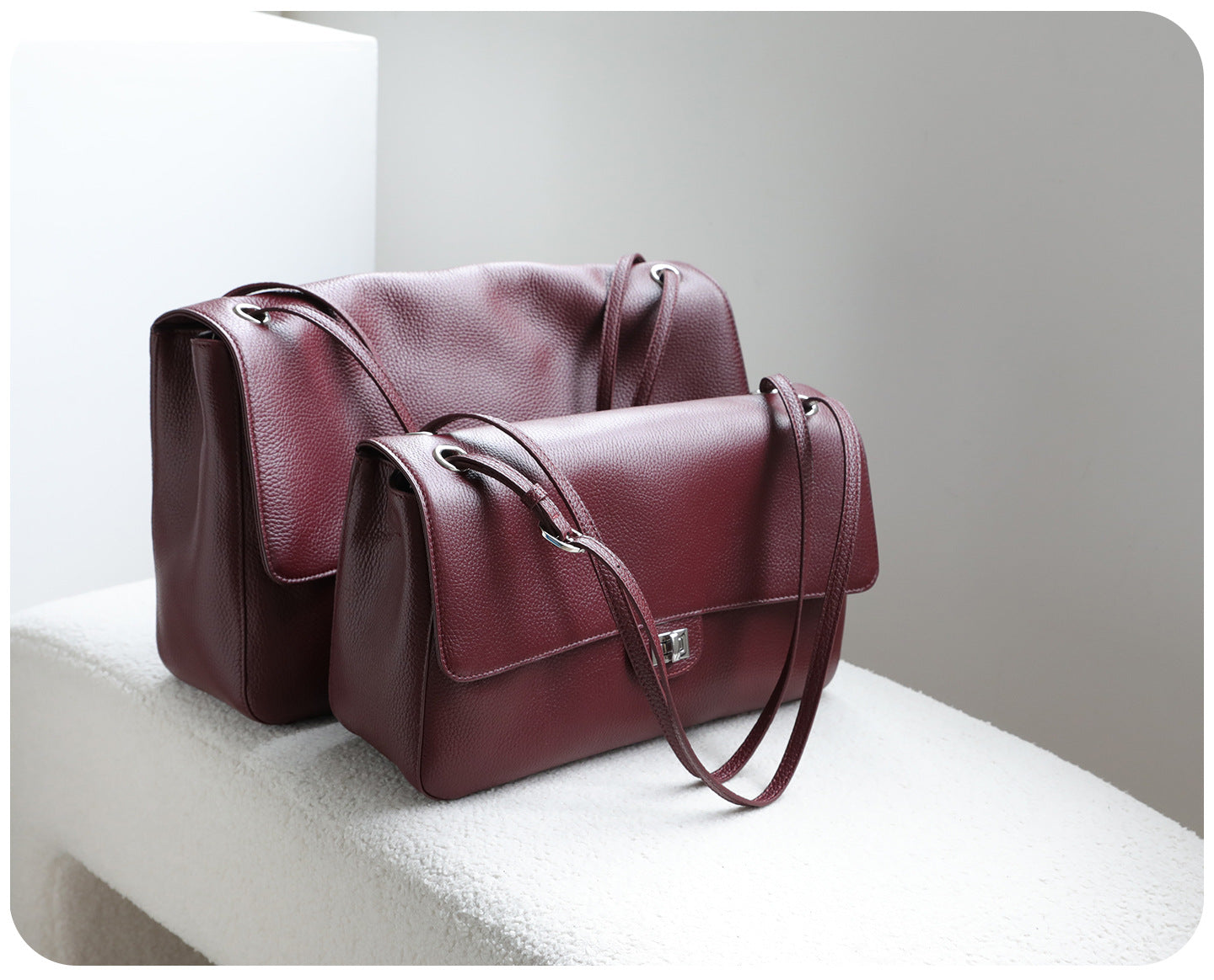 Minimalist Commuter Leather Shoulder Bag | Top Grain Cowhide Handbag with Twist-Lock Closure