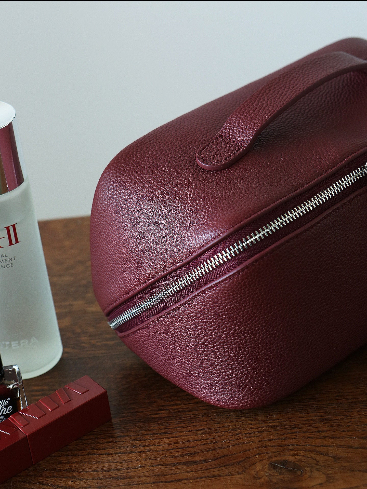 Premium Full-Grain Pebbled Leather Toiletry & Makeup Bag – Minimalist Design Travel-Ready Organiser For Women