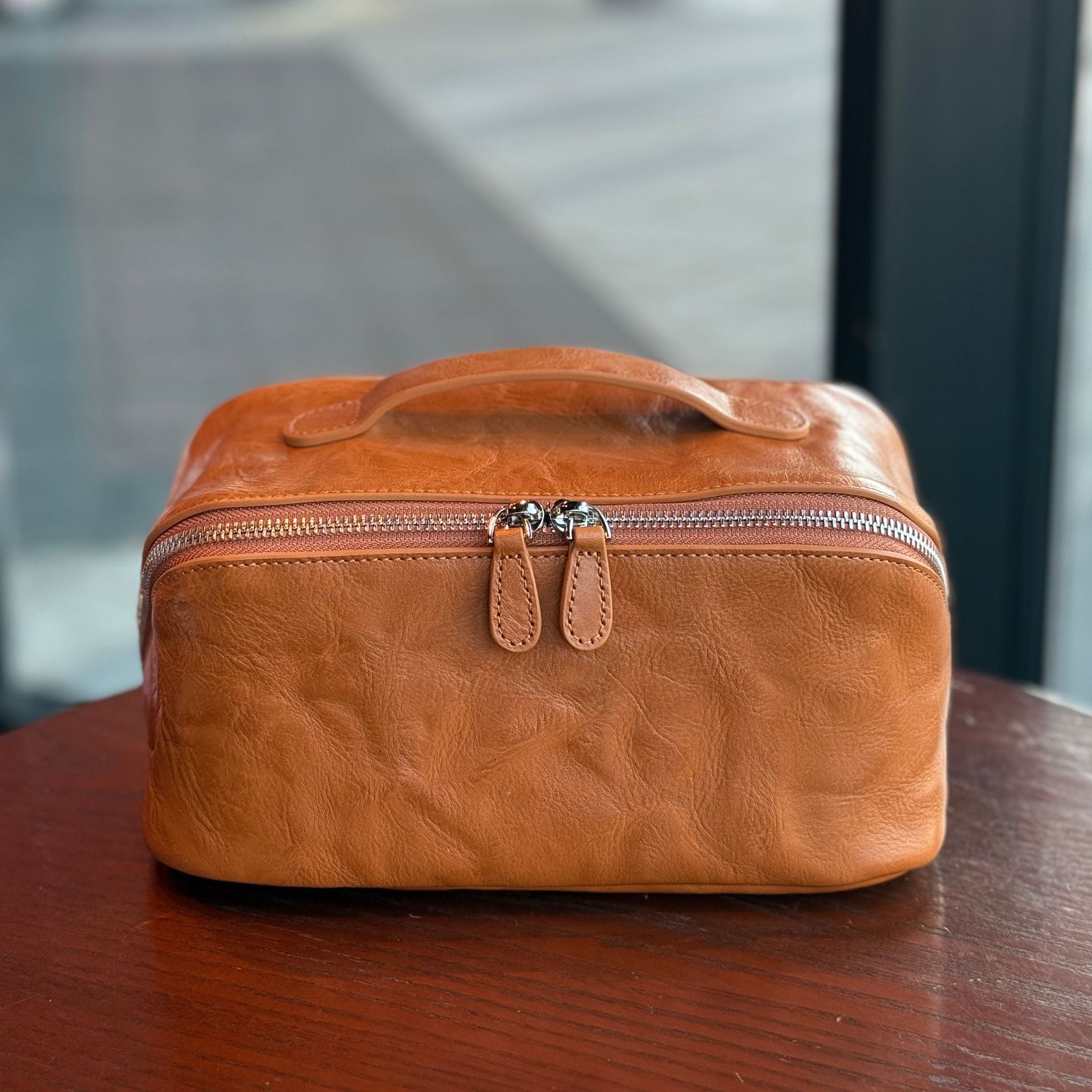 Premium Full-Grain Pebbled Leather Toiletry & Makeup Bag – Minimalist Design Travel-Ready Organiser For Women