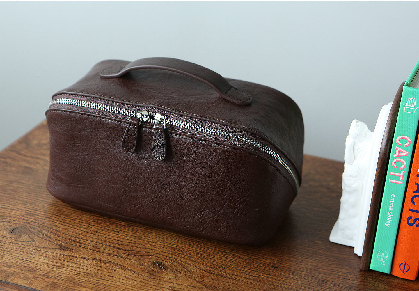 Premium Full-Grain Pebbled Leather Toiletry & Makeup Bag – Minimalist Design Travel-Ready Organiser For Women