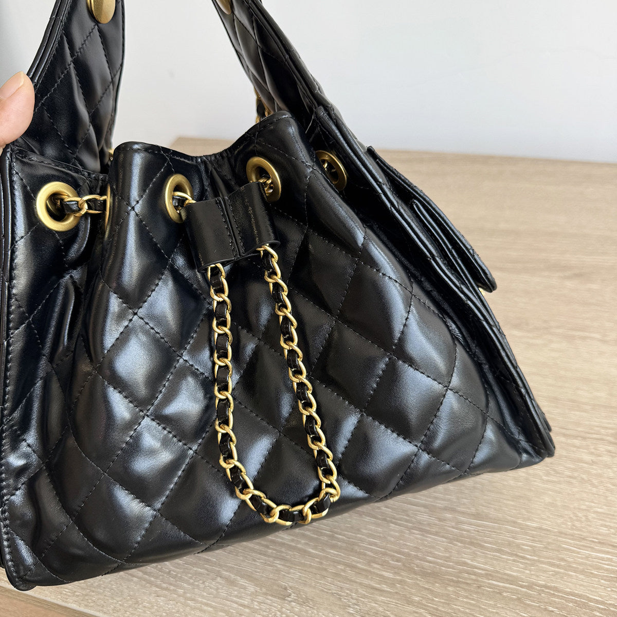 Quilted Diamond Leather Drawstring Hobo Bag – Gold Chain Strap | Lambskin & Cowhide Shoulder Bag for Women
