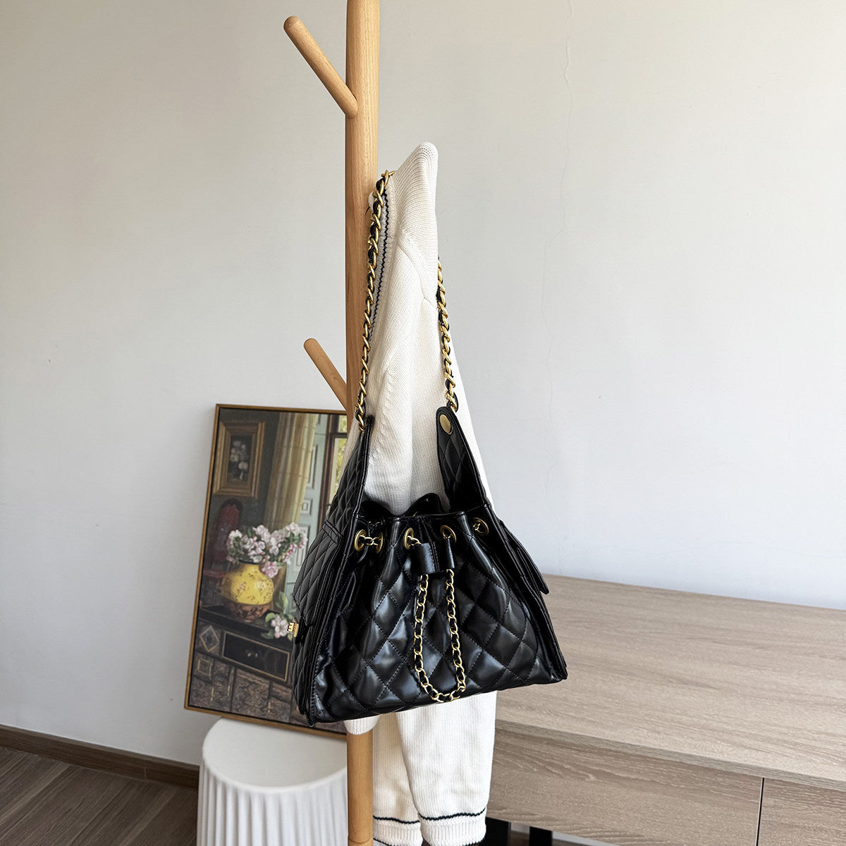 Quilted Diamond Leather Drawstring Hobo Bag – Gold Chain Strap | Lambskin & Cowhide Shoulder Bag for Women