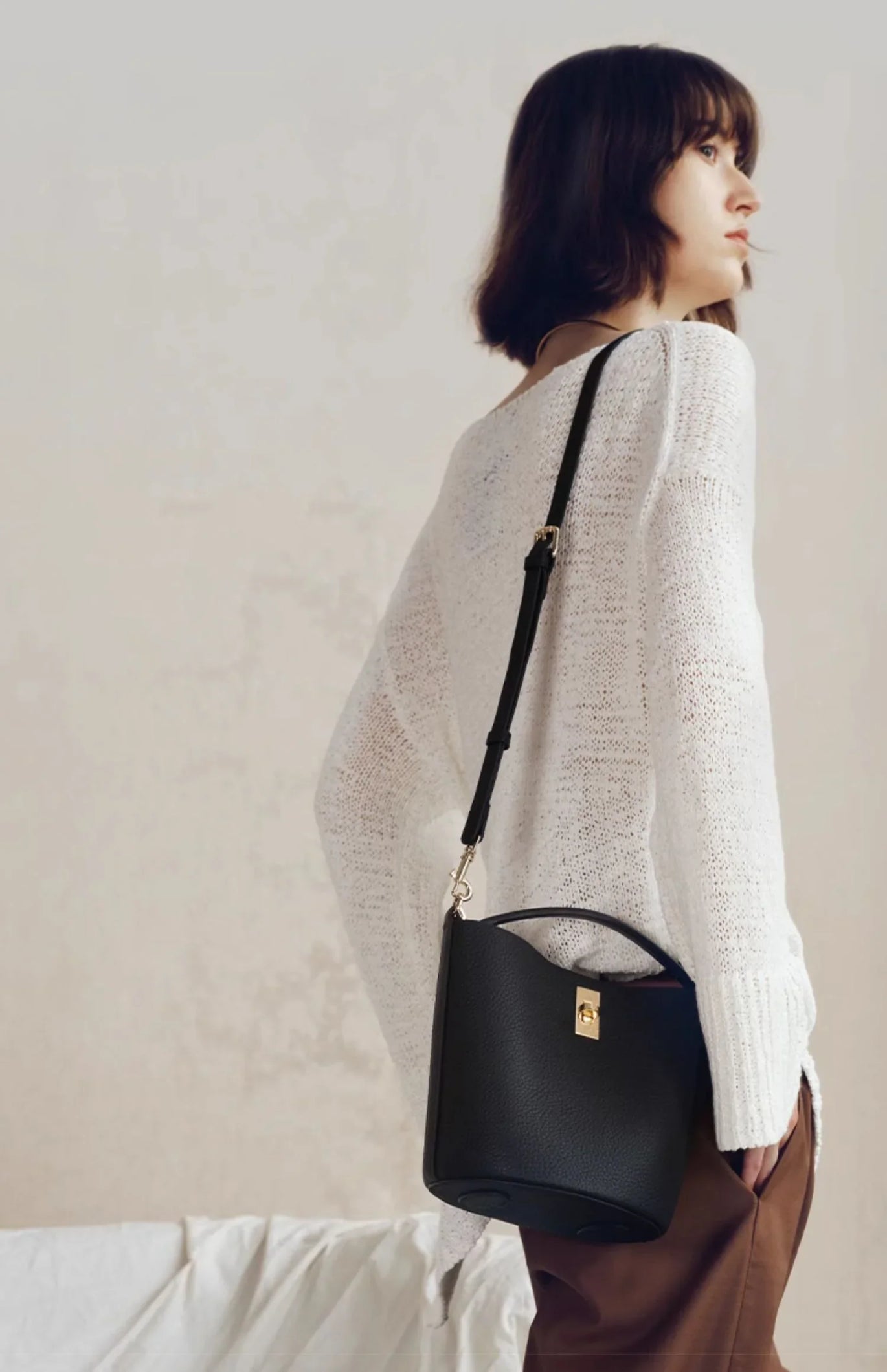 ■JILLSTUART■ Alex Flap Cross Shoulder Bag JLBA5E730BK GLITZALL Crossbody Purses for Women Medium Cross Body Saddle