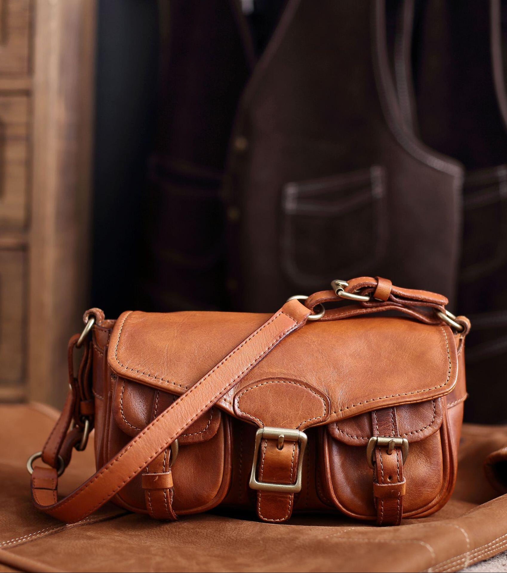 Vintage Distressed Leather Saddle Bag | Unisex Crossbody Shoulder Bag | Full Grain Cowhide Handbag