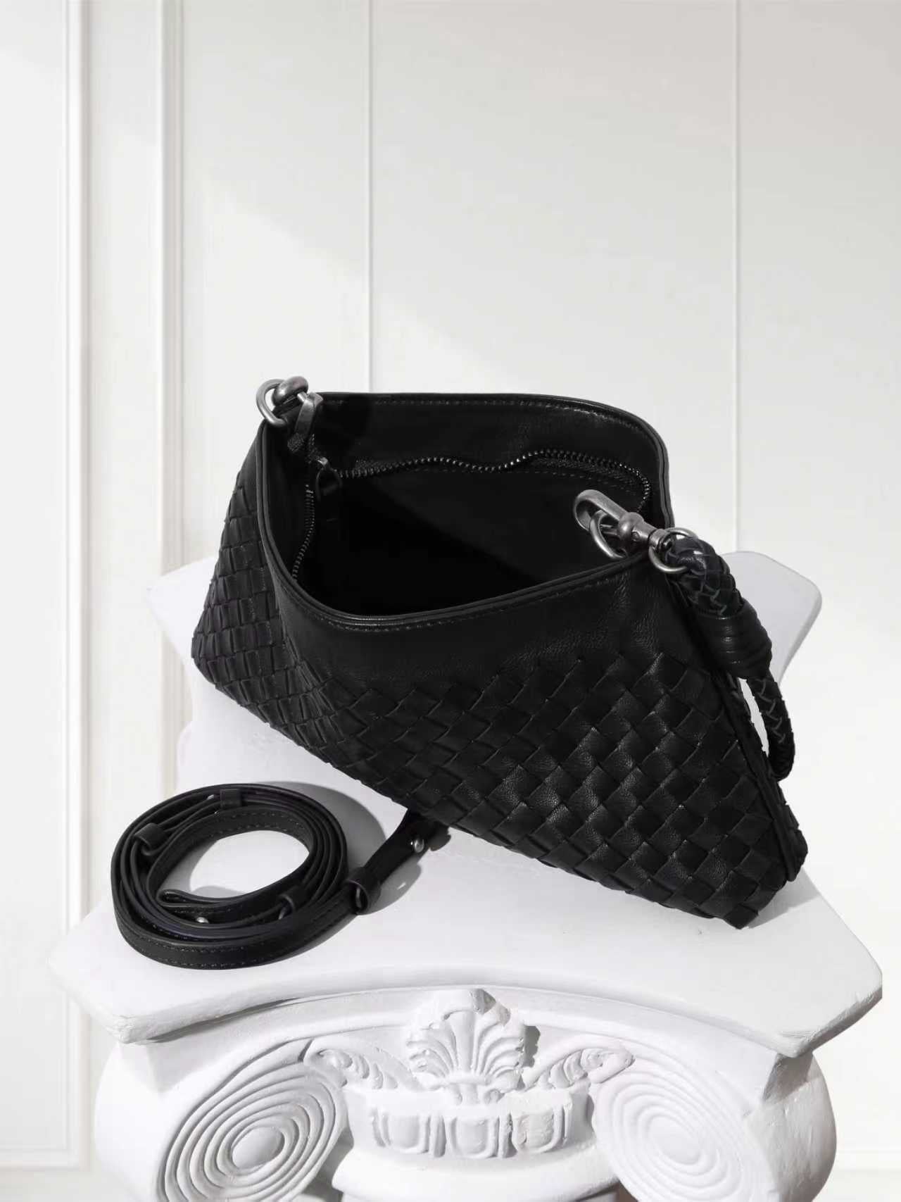 Woven Lambskin Leather Shoulder Bag | Handcrafted Vintage Crossbody Bag