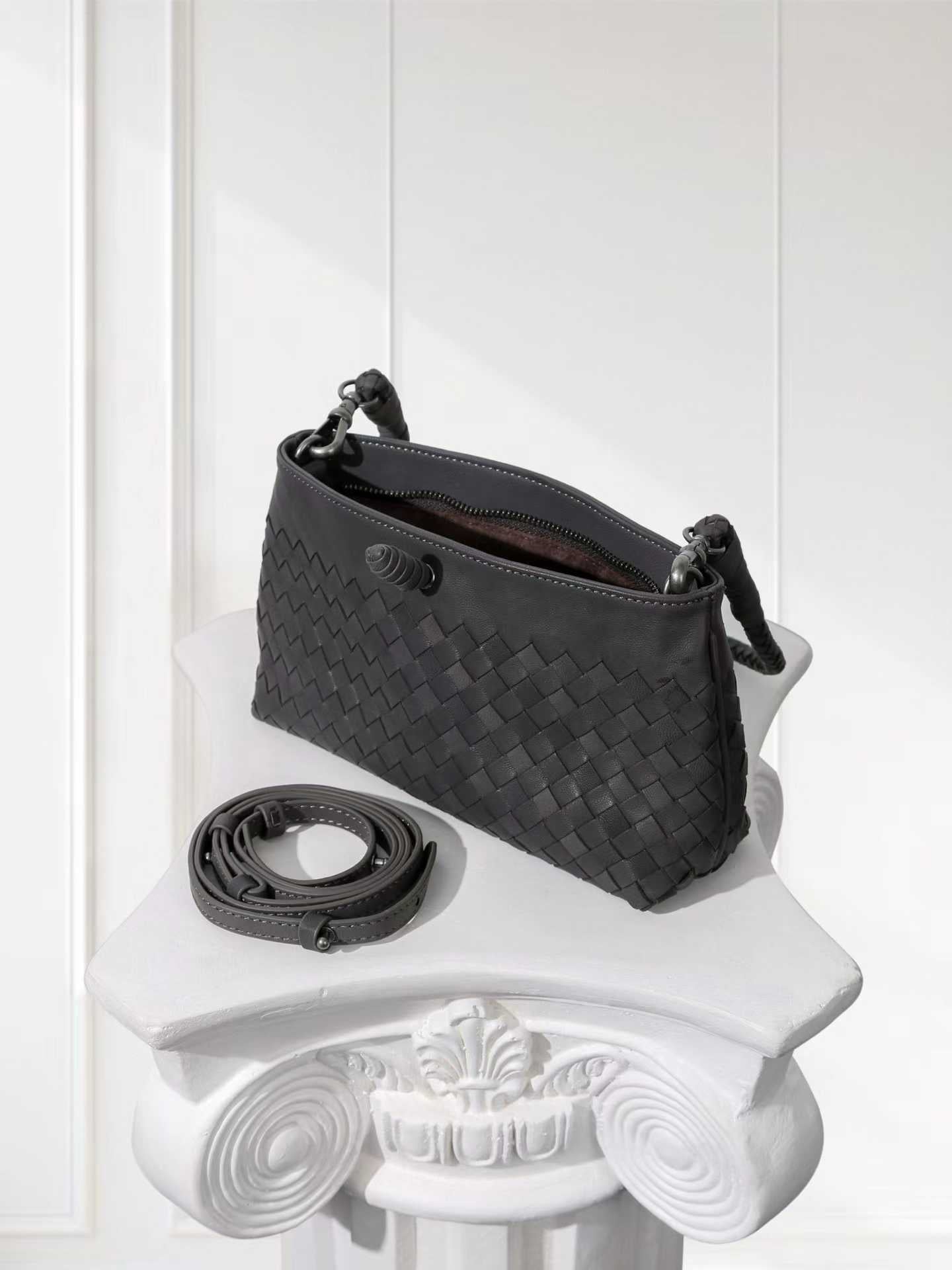 Woven Lambskin Leather Shoulder Bag | Handcrafted Vintage Crossbody Bag