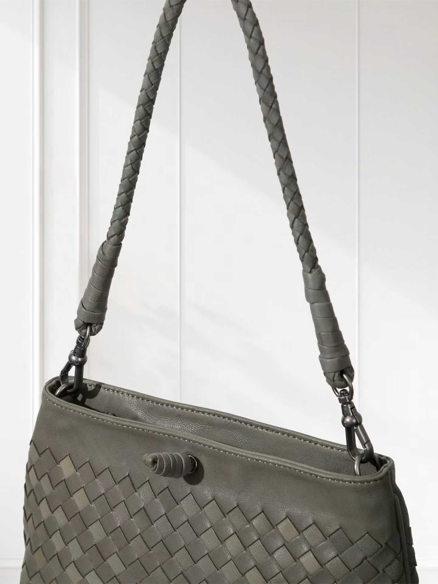 Woven Lambskin Leather Shoulder Bag | Handcrafted Vintage Crossbody Bag