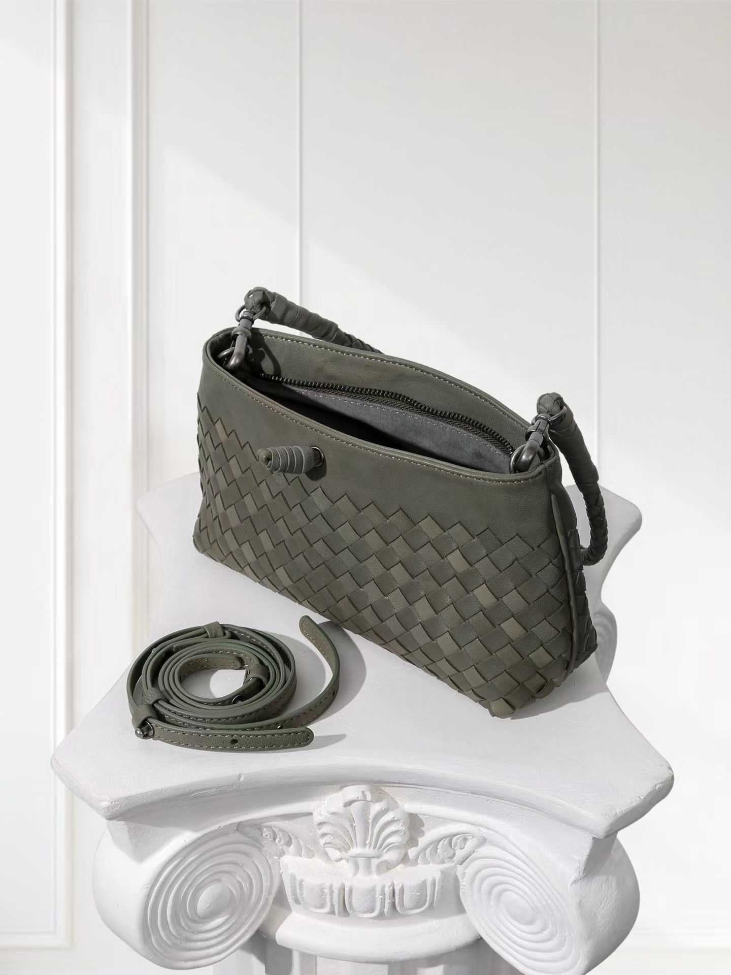 Woven Lambskin Leather Shoulder Bag | Handcrafted Vintage Crossbody Bag