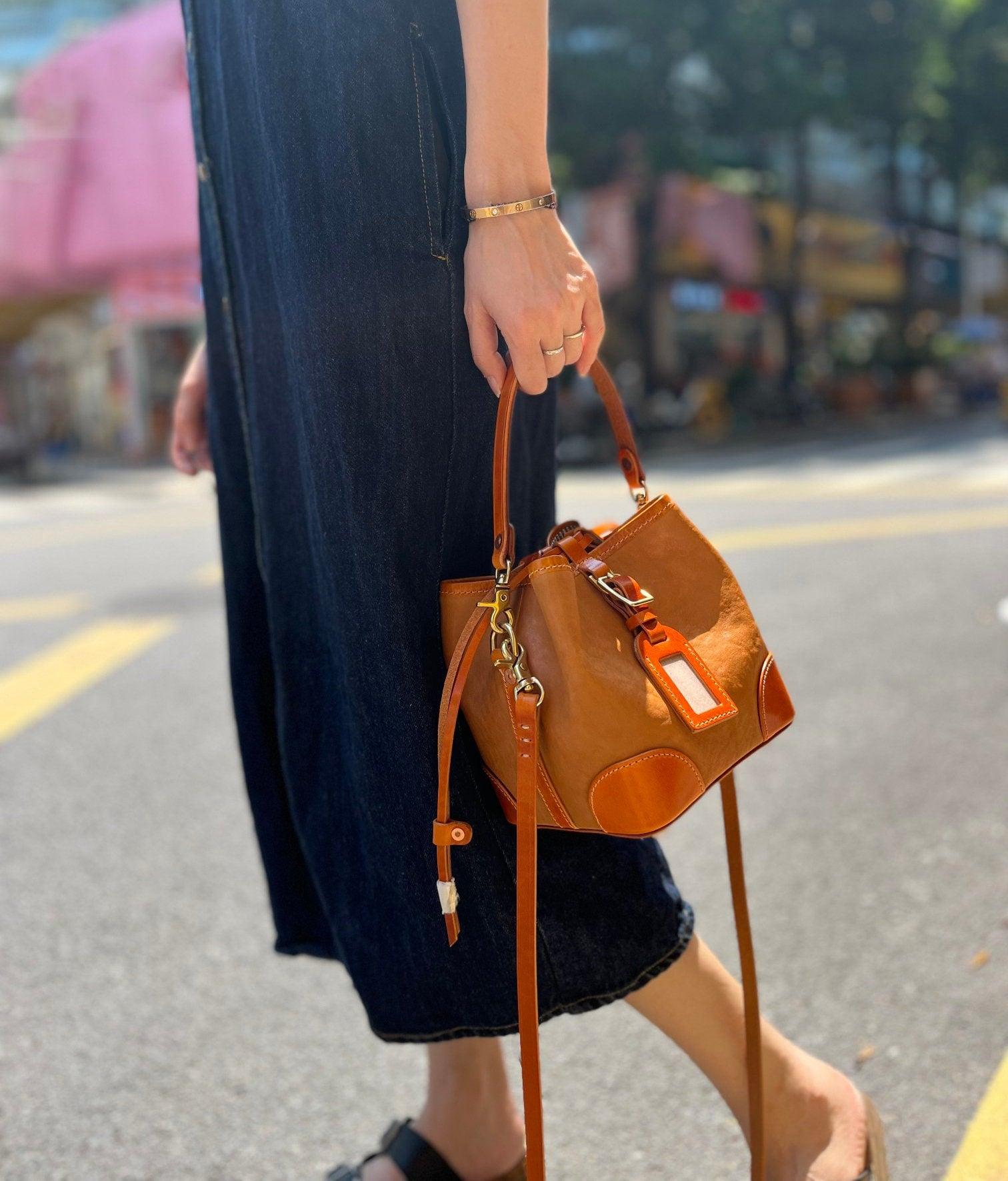 Italian Luxury Cowhide Leather Drawstring Bucket Bag, Handcrafted High-End Colliding Colours Genuine Leather Shoulder Bag Women