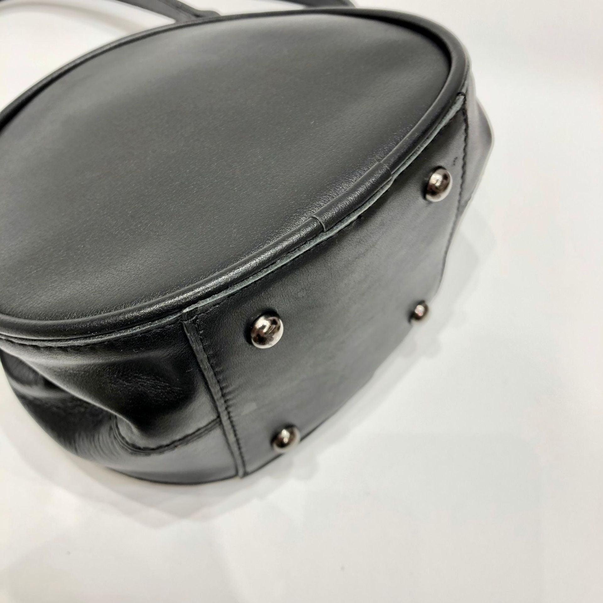 Minimalist Leather Kiss Lock Purse • Gifts for Her • Minimalist Shoulder Bag • Change Purse • Leather Round Handbag • Handcrafted Small Bag