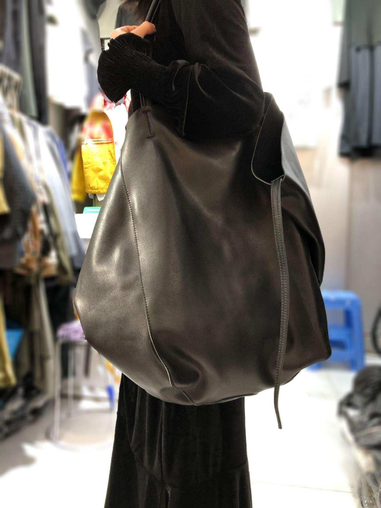 OVERSIZED TOTE, Large Slouchy Tote, Black Handbag for Women, Full Grain Leather Bag, Every Day Bag, Leather carry on, Handcrafted Bag