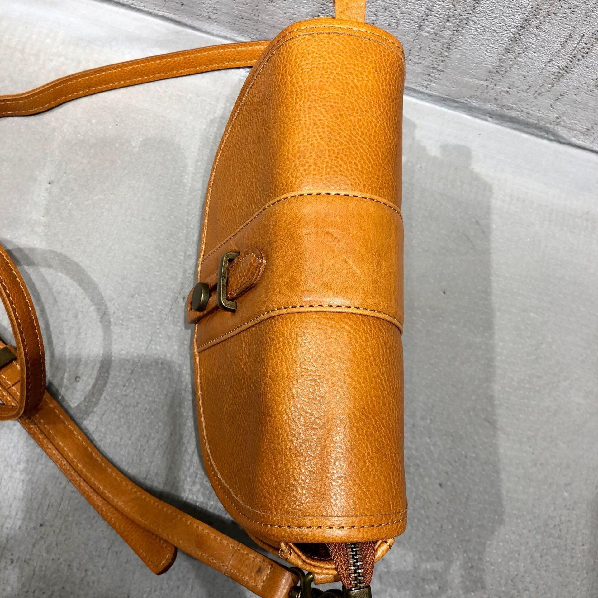 Vintage shoulder bag, Leather crossbody purse, Tan Cute Messenger bag, Everyday trendy crossbody Handcrafted bag, Messenger Purse